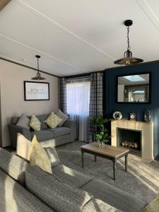 Graceland Lodge with Hot Tub