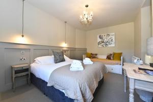 Family Room room in Lansdowne Strand Hotel