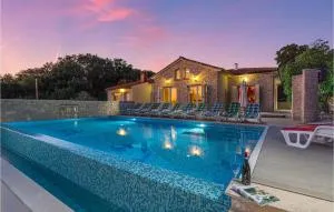 Gorgeous Home In Medulin With Kitchen - ميدولين