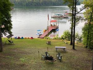 Paradise View Getaway-Dacha