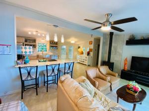Paradise View Getaway-Dacha