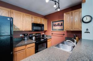 River Mountain Lodge Horseshoe Gulch Condo: Ski-In To Downtown Breck
