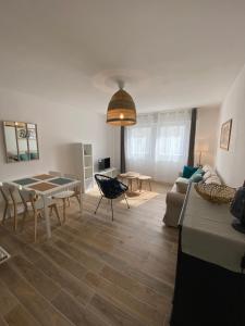 Appartements LAPEROUSE 2B coeur de ville et plage a pied pour 4 - parking prive gratuit : photos des chambres