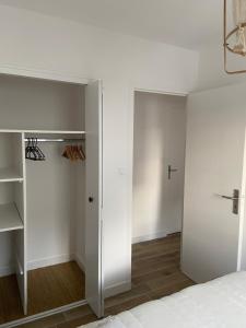 Appartements LAPEROUSE 2B coeur de ville et plage a pied pour 4 - parking prive gratuit : photos des chambres