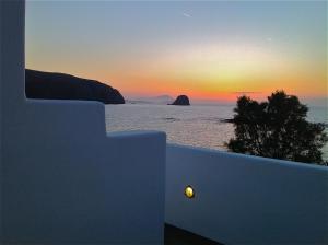 Nefeli Sunset Studios Milos Greece