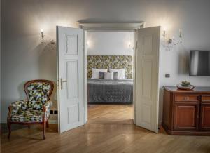 Chateau 9 Apartments by Adrez