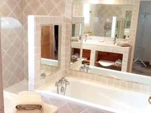 Villas Villa raffinee a Orange avec piscine privee : photos des chambres