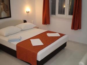 Apartments Tare, Electric Car Refill