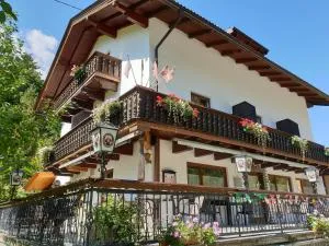 Tattoo PENSION mit Restaurant und Tattoo-Studio - 温克勒恩