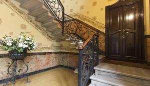 One-Bedroom Apartment - Via Mellerio 4