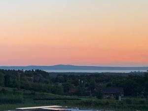Hochwertige Sonneninsel mit Aussicht