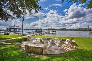 Remodeled Cedar Creek Lake Retreat with Fire Pit! - Trinidad
