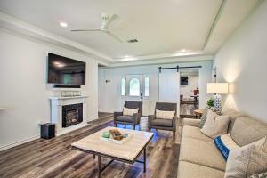 Remodeled Cedar Creek Lake Retreat with Fire Pit!