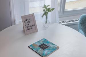 PRESTIGELOC - 3 Studios au Choix - 2 avec Sauna privé gratuit, 1 avec 3 Couchages, Centre-ville