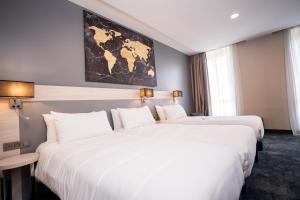 Triple Room room in Hôtel Univers