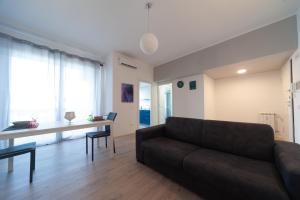 Dama Roma Hub Two