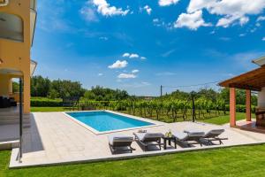 Villa Green Holiday