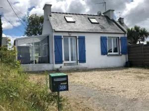 Maisonnette à 100 m de la plage - Kergoff