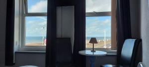 Family Room with Sea View room in Bowies Lodge
