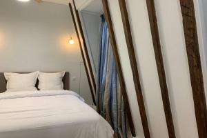 PARIS 4 LE MARAIS Hôtel de Ville LIFT