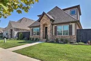 Fayetteville House Pool Access and Gas Grill! - West Siloam Springs