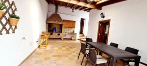 VV La Casita de Nina "by henrypole home"