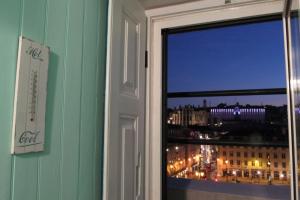 Lisbon Heart Apartments - Green Apartment by LovelyStay