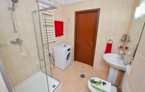 Single Room with Shared Shower and Toilet room in Residenza Don Pepito