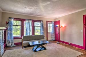 Riverside Buffalo Apt 15 Miles to Niagara Falls!