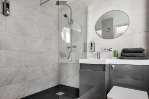 Emerald En-suite in Derby