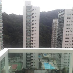 Guaruja ap lindo 200 m da praia