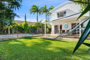 Peace within the palms, Castaways Beach