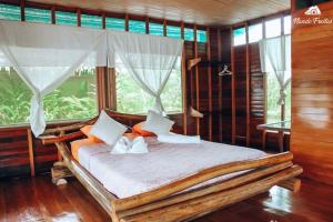 Amazon Oasis Floating Lodge