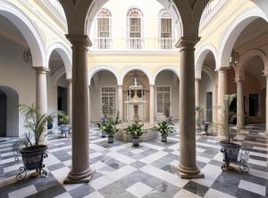 Cozy Apartment in House-Palace with Private Patio - 4hvězdičkové hotely ve městě Sevilla