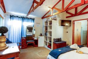 Strand Honeymoon Suite Studio