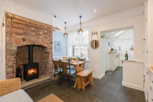 Robin Hoods Bay Coastguards Cottage with a View