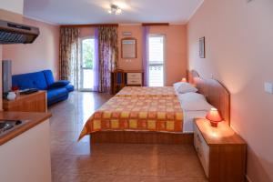 Studio room in Villa Lanterna