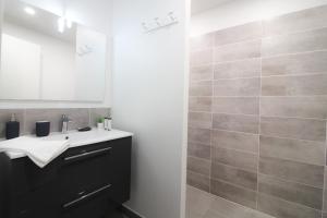 Appartements Open Sun avec Jacuzzi Privatif et parking prive : photos des chambres