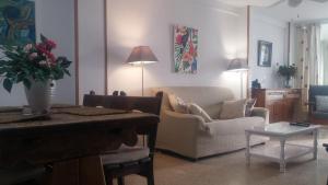 apartamento playa de Levante,parking, aire dos habitaciones y dos baños vistas playa y jardin