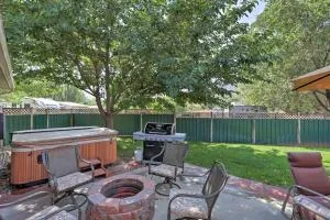 Red Rock Rambler Moab Home with Hot Tub and Views! - Sunbird Airport