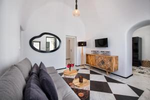 Fira 2-Bed Villa Sleeps 4 Hot Tub & Pet Friendly