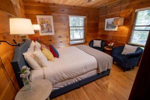 Queen Suite room in Elliott House Bed & Breakfast