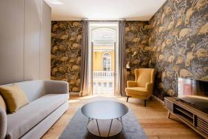 BOUTIQUE Rentals-Art & Charm II Apt w Terrace