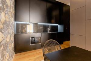 BOUTIQUE Rentals-Art & Charm II Apt w Terrace