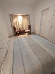 Habitación con baño privado en edificio 1er piso