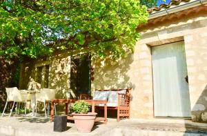 Maisons de vacances Les Cerisiers chez Bert climatise, Piscine chauffee, lit King size : photos des chambres