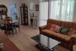 MUY CÉNTRICO, A 8 MIN DEL AVE ANDANDO, REFORMADO.