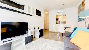 Cozy apartment overlooking Esteponas marina!