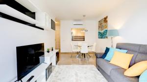 Cozy apartment overlooking Esteponas marina!