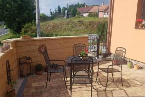 Tři okna do hor-Celý byt k pronájmu